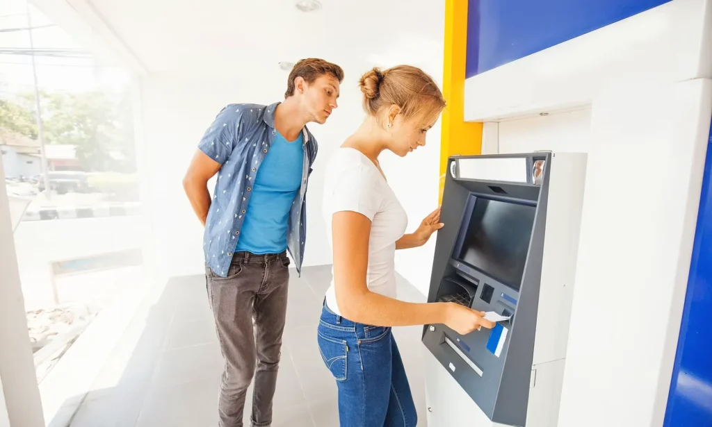 نگاه از روی شانه (Shoulder Surfing)